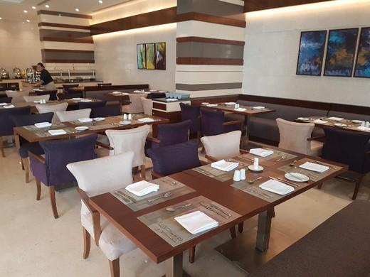 Golden Tulip Media Hotel