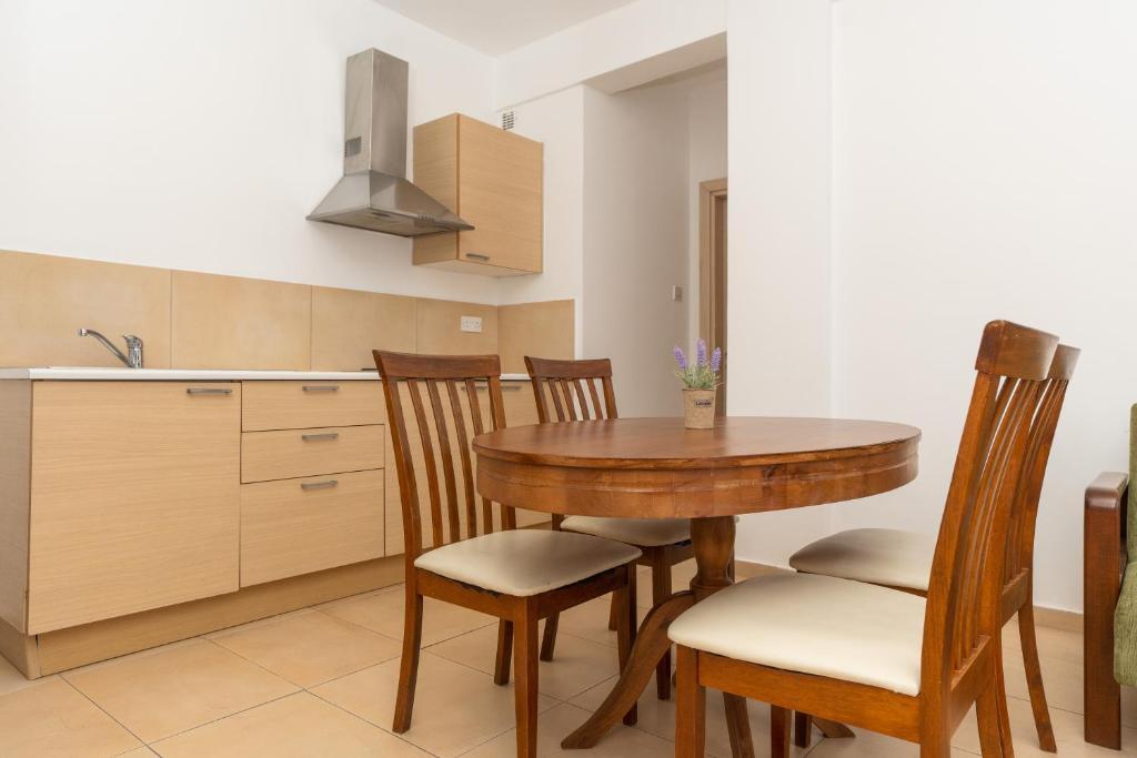 Flora Hotel Apartments