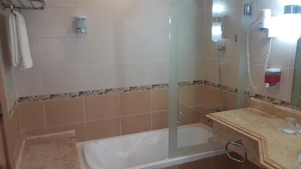 Royal Lagoons Resort