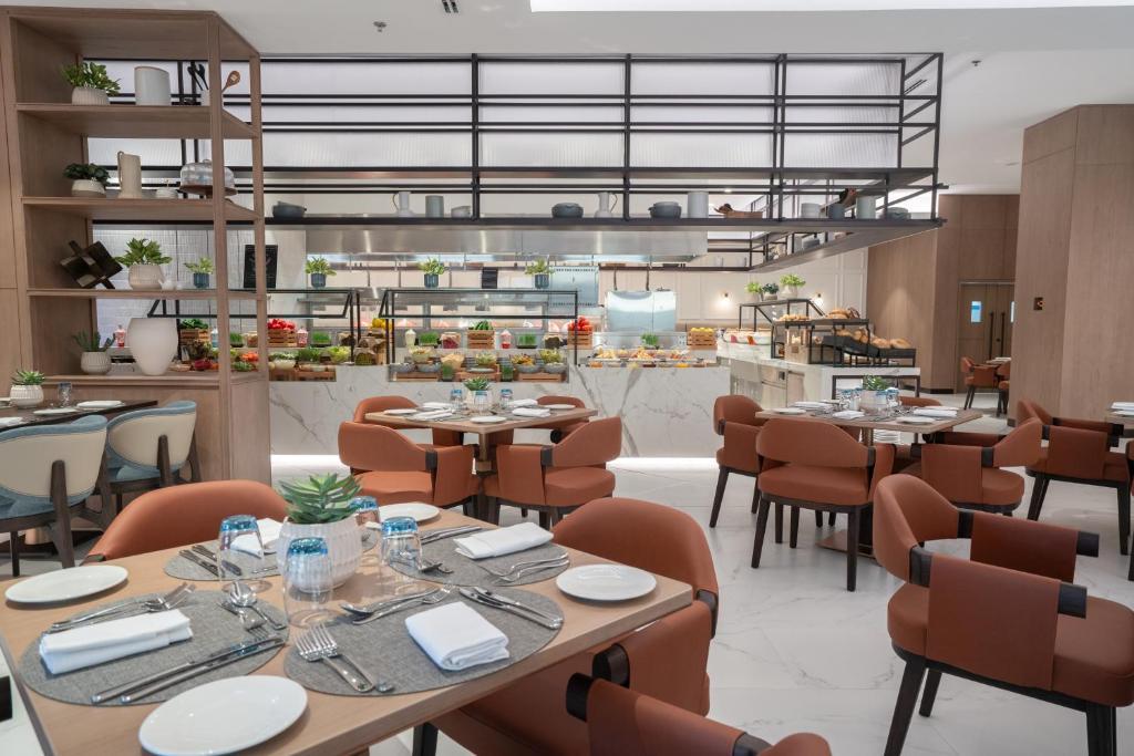 Amwaj Rotana Jumeirah Beach