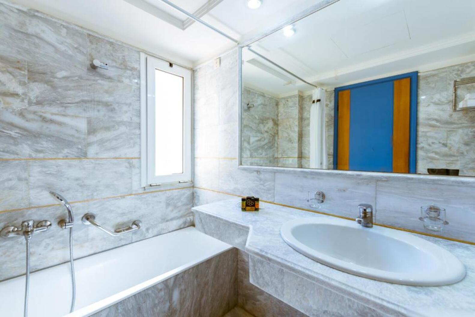 Anais Collections Hotel & Suites