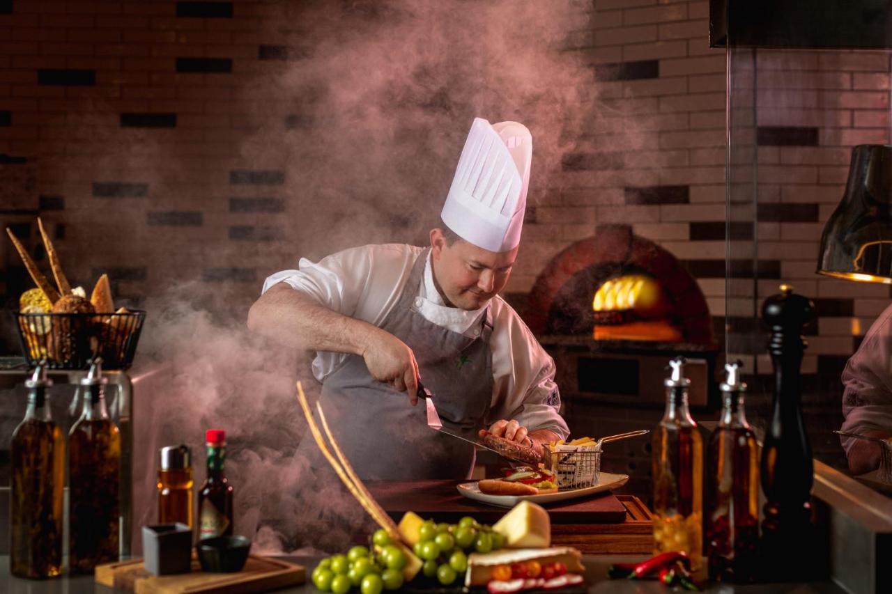 Holiday Inn & Suites Dubai Science Park Al Barsha