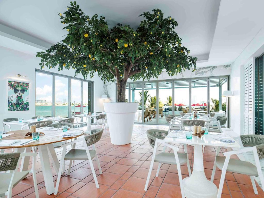 Th8 Palm Dubai Beach Resort Vignette Collection