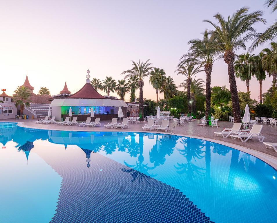 Aydinbey Famous Resort