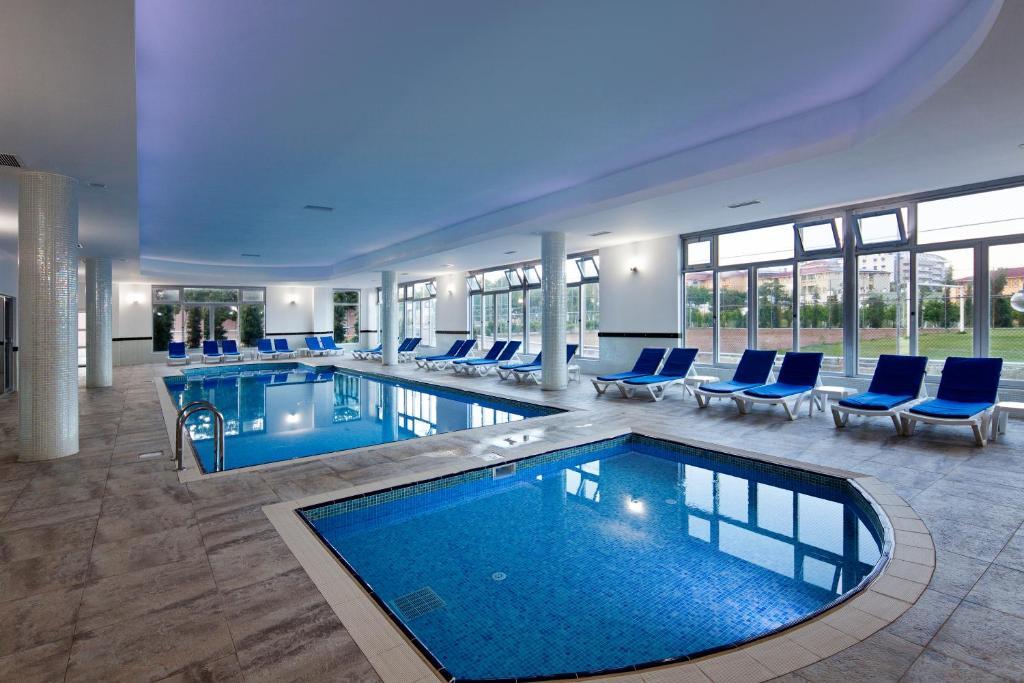 Lonicera World Hotel