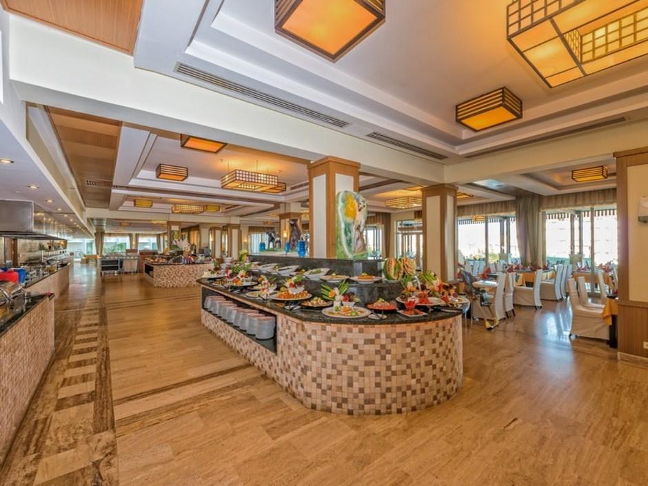 Royal Atlantis Spa Resort