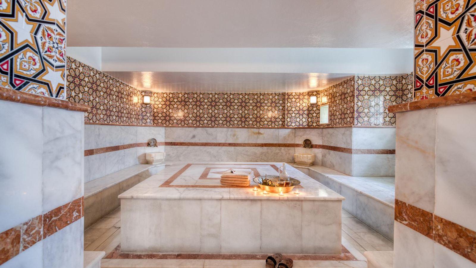 Seven Seas Hotel Life