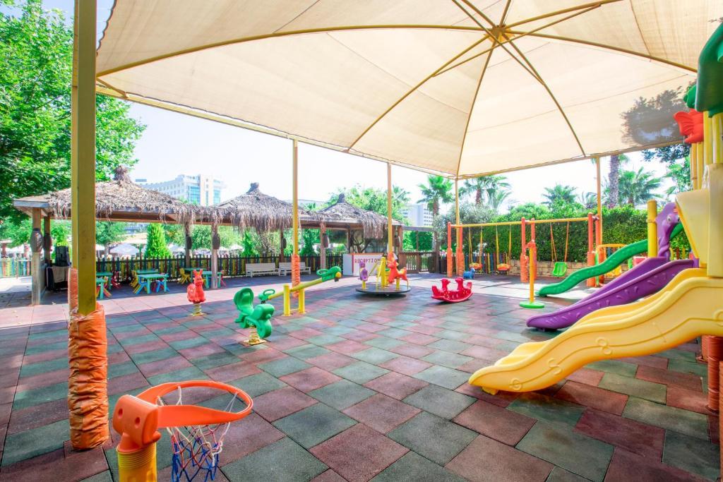 Sherwood Exclusive Lara