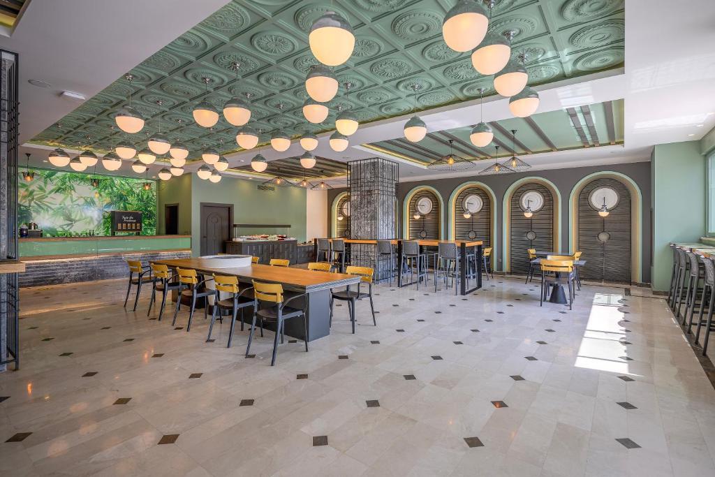 Loceanica Beach Resort Hotel