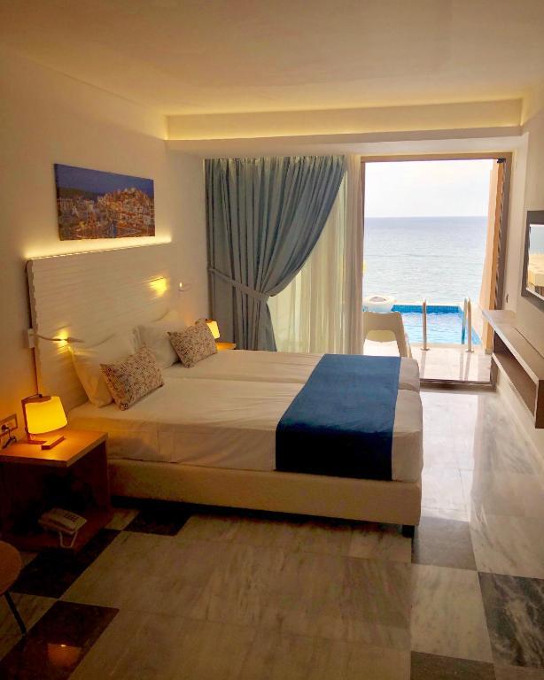Archipelagos Hotel