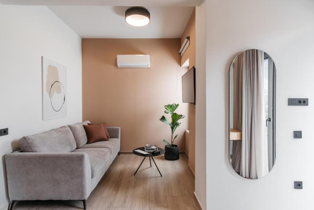 The City Hotel & Suites