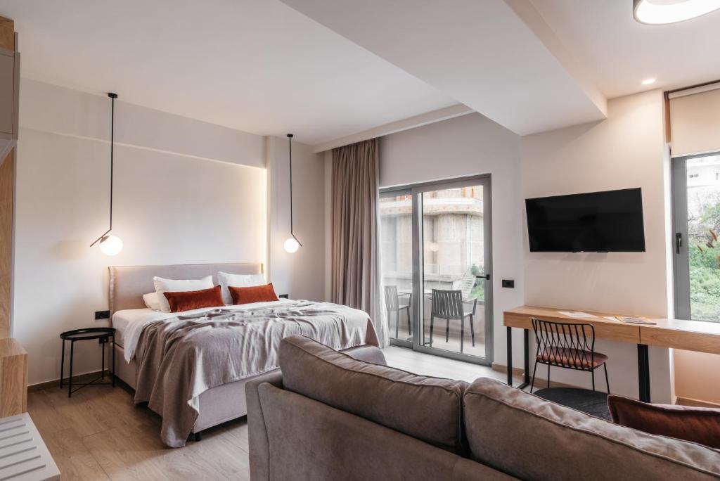 The City Hotel & Suites