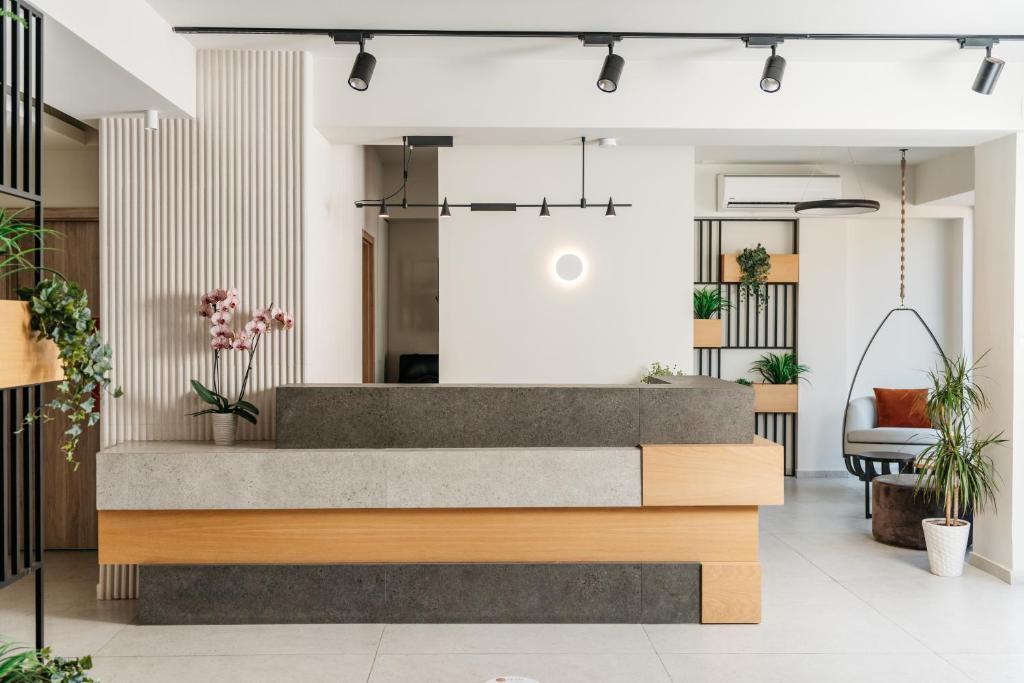 The City Hotel & Suites