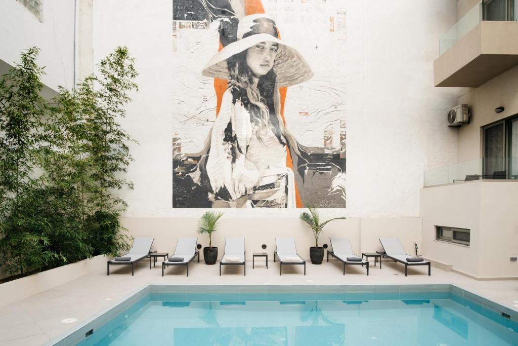 The City Hotel & Suites