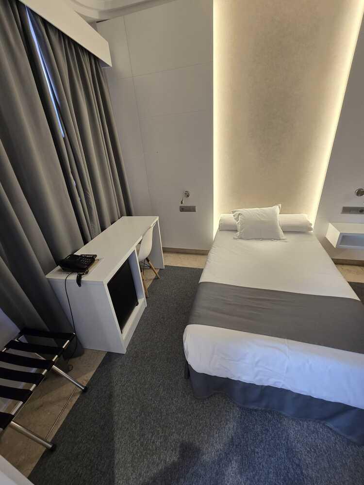 Hotel Gran Legazpi 3*lux