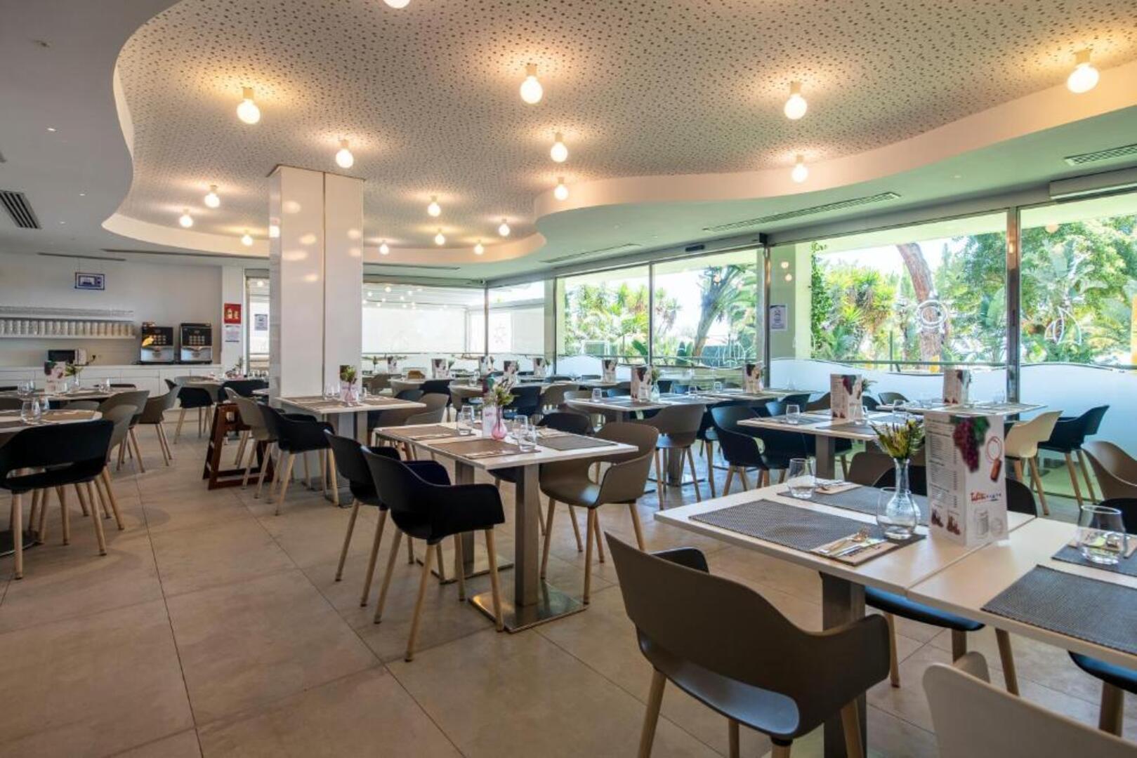 Tahiti Playa Hotel & Suites